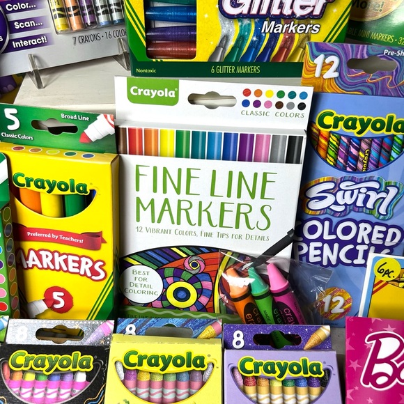 CRAYOLA x BARBIE GIFT SET - Picture 6 of 16